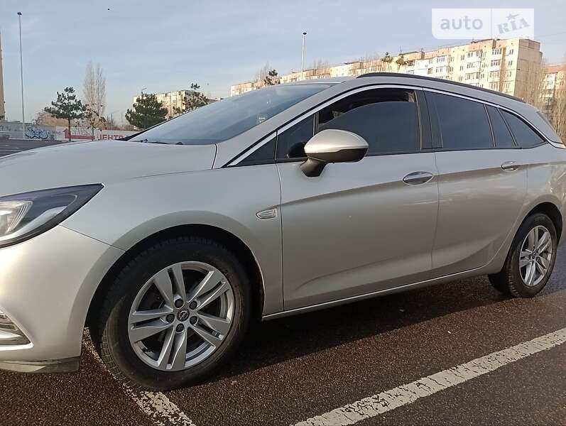 Универсал Opel Astra 2017 в Николаеве