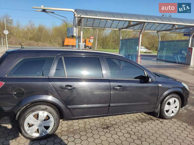 Универсал Opel Astra 2008 в Луцке