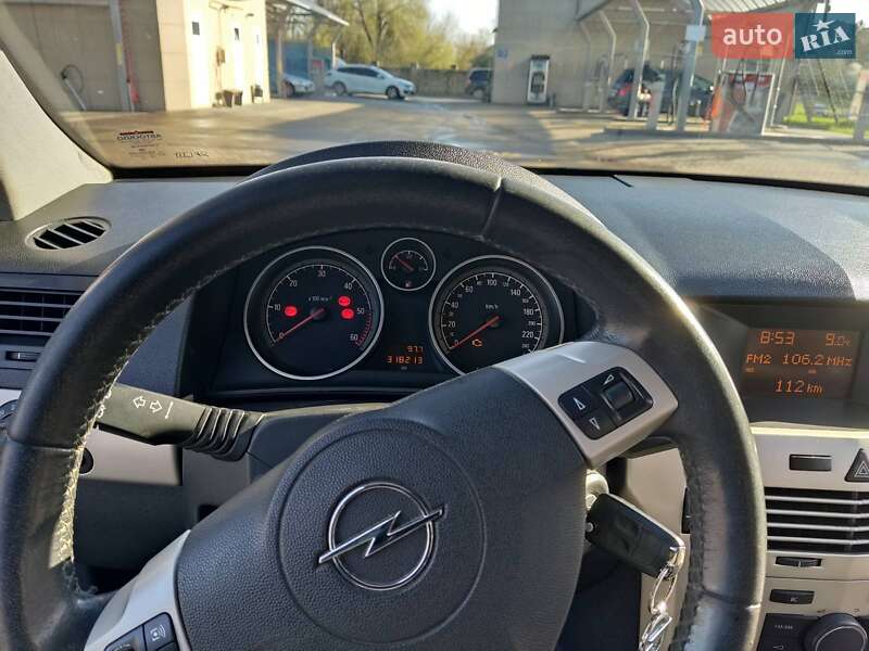 Универсал Opel Astra 2008 в Луцке