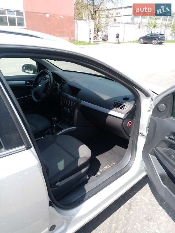 Универсал Opel Astra 2006 в Львове