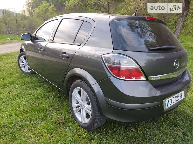 Хэтчбек Opel Astra 2010 в Ужгороде фото 2 Хэтчбек Opel Astra 2010 в Ужгороде