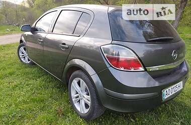Хетчбек Opel Astra 2010 в 