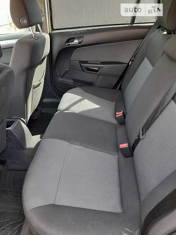 Універсал Opel Astra 2005 в Нововолинську