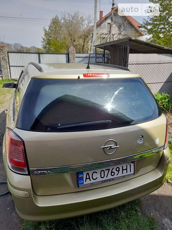 Універсал Opel Astra 2005 в Нововолинську