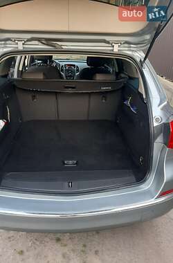 Универсал Opel Astra 2013 в 