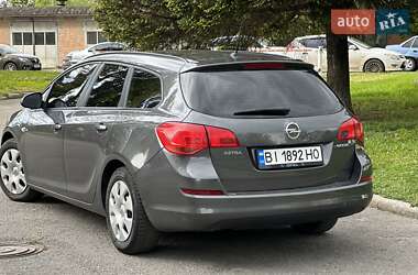 Универсал Opel Astra 2012 в 
