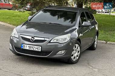 Универсал Opel Astra 2012 в 