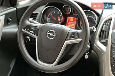 Универсал Opel Astra 2012 в 