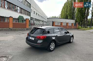 Универсал Opel Astra 2012 в 