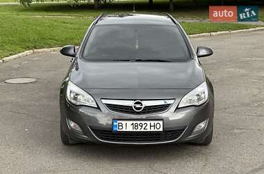 Универсал Opel Astra 2012 в Полтаве