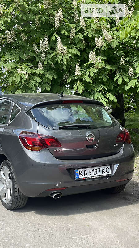 Хэтчбек Opel Astra 2010 в Киеве