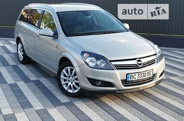 Универсал Opel Astra 2010 в Львове