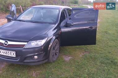 Хэтчбек Opel Astra 2012 в 