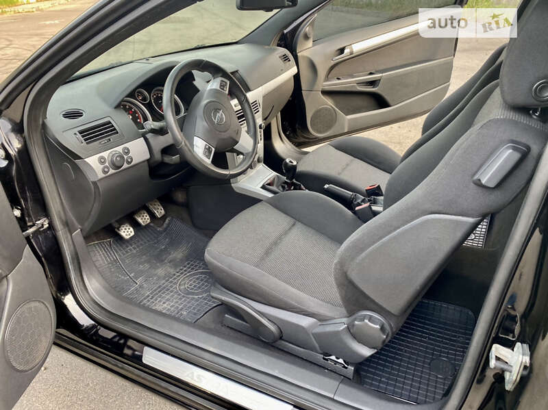 Купе Opel Astra 2006 в Киеве