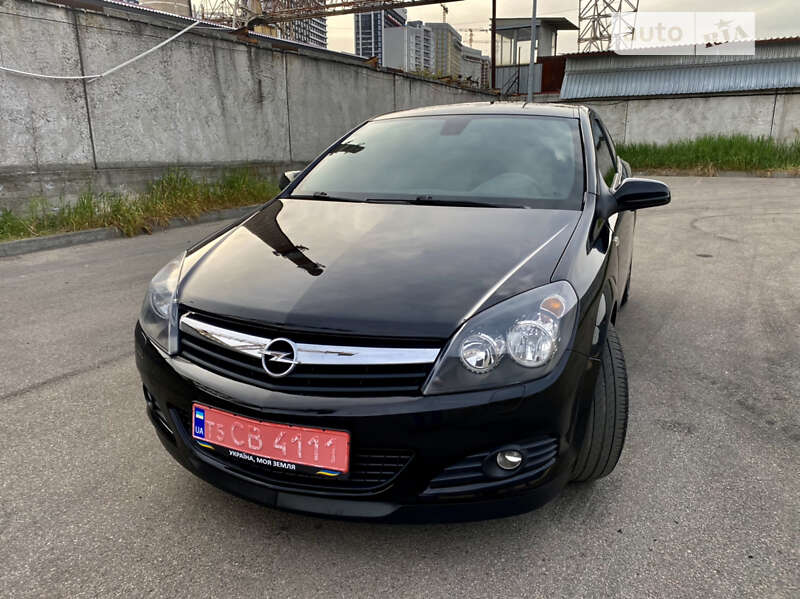 Купе Opel Astra 2006 в Киеве