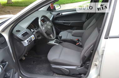 Хетчбек Opel Astra 2006 в Рівному