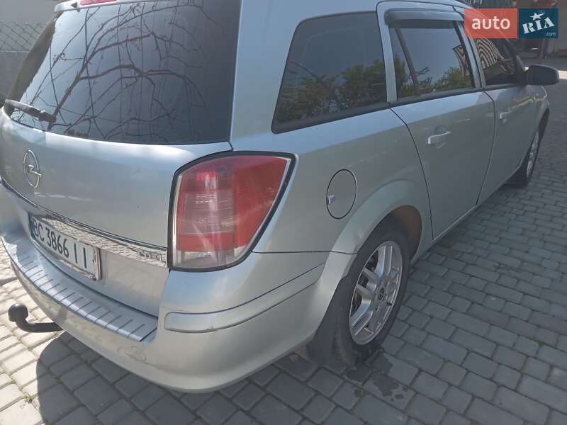 Універсал Opel Astra 2006 в Стрию