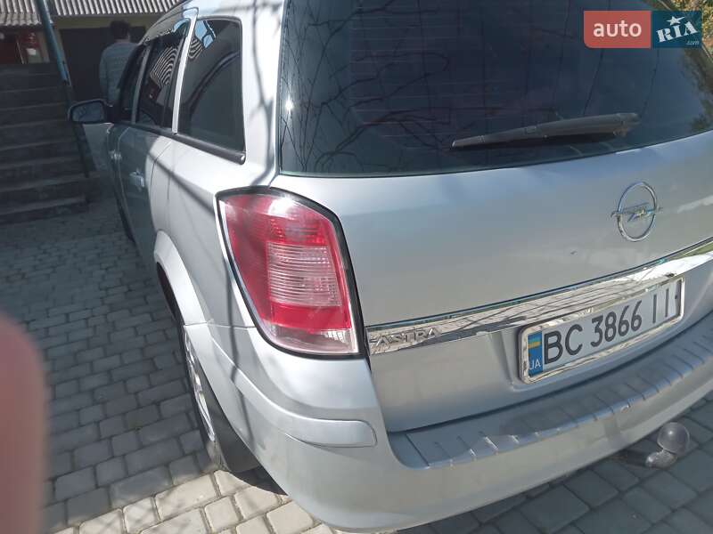 Універсал Opel Astra 2006 в Стрию
