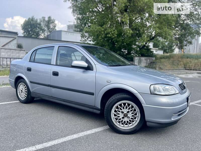 Седан Opel Astra 2001 в Киеве