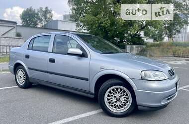 Седан Opel Astra 2001 в Киеве