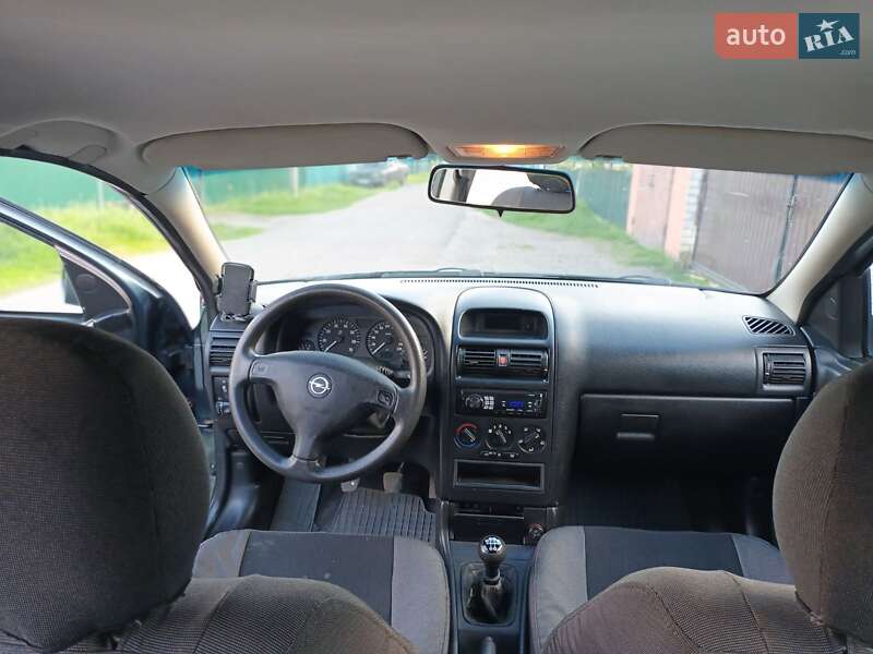 Седан Opel Astra 2004 в Полтаве