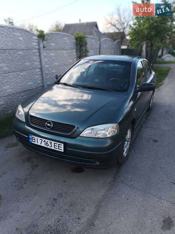 Седан Opel Astra 2004 в Полтаве