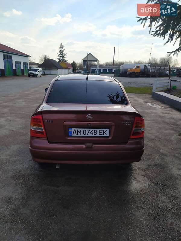 Седан Opel Astra 2001 в Звягеле