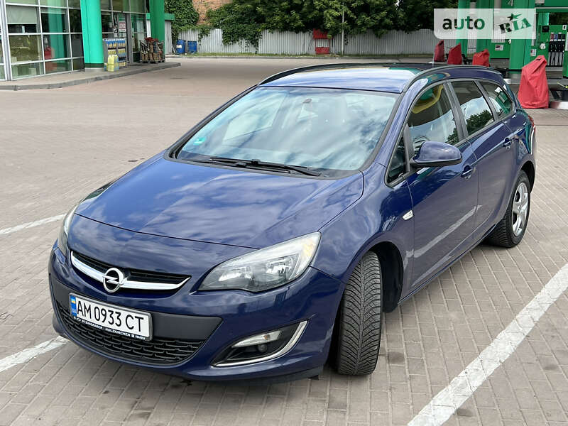 Універсал Opel Astra 2013 в Житомирі