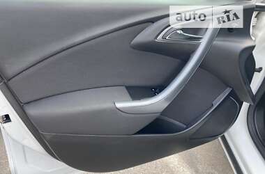 Универсал Opel Astra 2012 в 