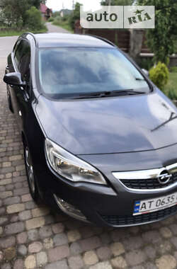 Універсал Opel Astra 2011 в Коломиї