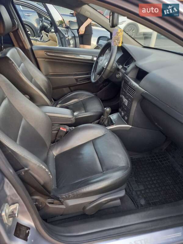 Универсал Opel Astra 2005 в Днепре