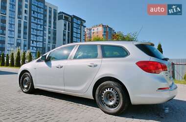 Универсал Opel Astra 2012 в 