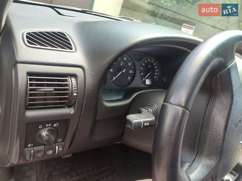 Седан Opel Astra 2008 в Городенке