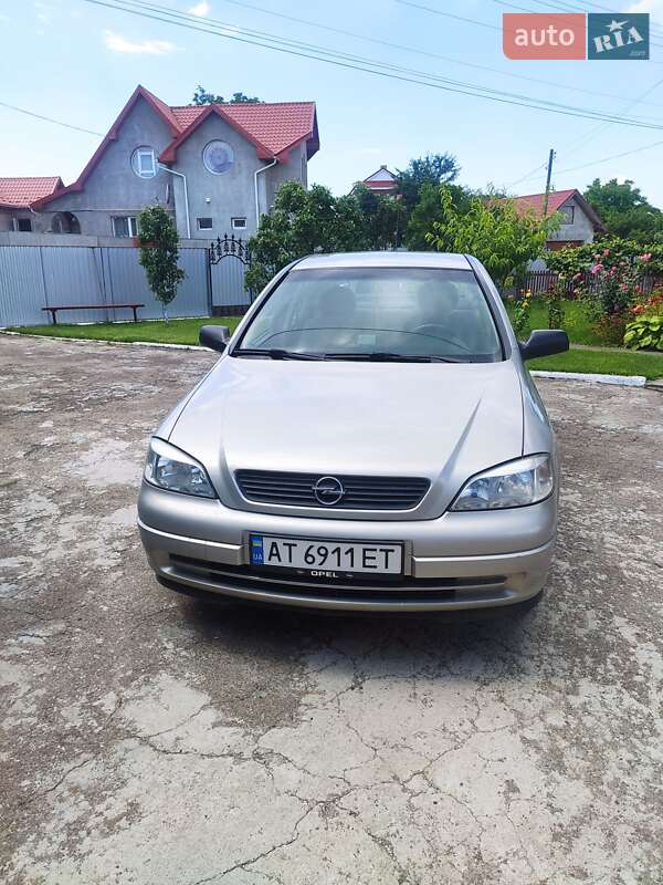 Седан Opel Astra 2008 в Городенке