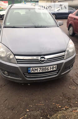 Універсал Opel Astra 2005 в Ємільчиному