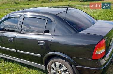 Седан Opel Astra 2005 в Кобеляках