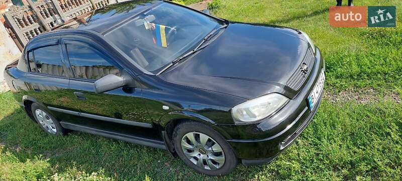 Седан Opel Astra 2005 в Кобеляках