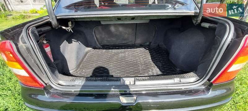 Седан Opel Astra 2005 в Кобеляках