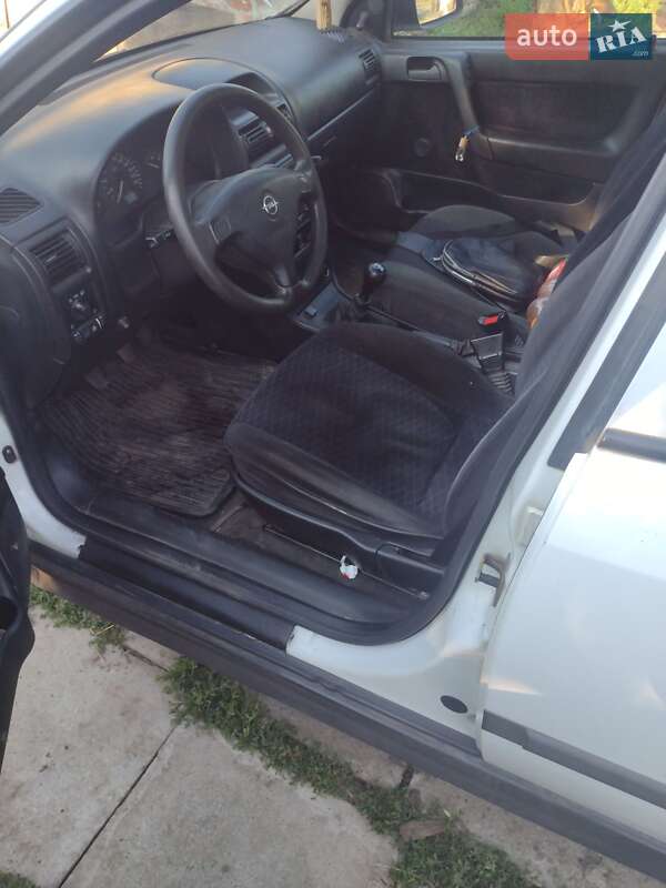 Хэтчбек Opel Astra 2000 в Желтых Водах