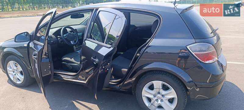 Хетчбек Opel Astra 2012 в Дніпрі