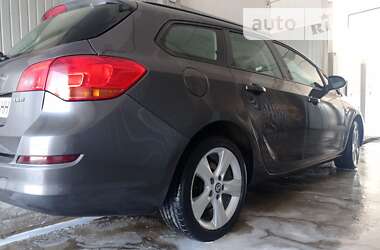 Універсал Opel Astra 2011 в Бурштині