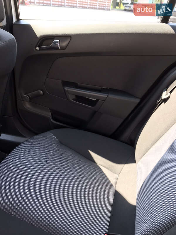 Хэтчбек Opel Astra 2009 в Горишних Плавнях