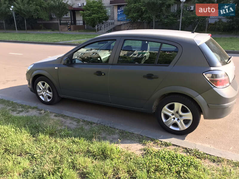 Хэтчбек Opel Astra 2009 в Горишних Плавнях