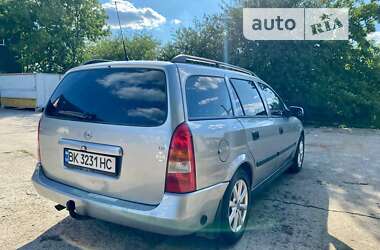 Универсал Opel Astra 2002 в Вараше