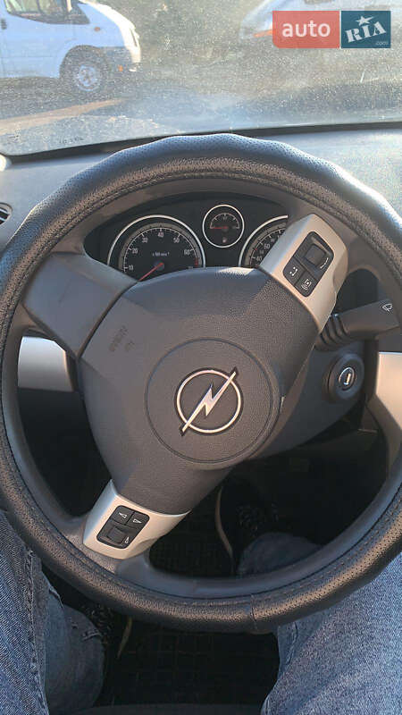 Хэтчбек Opel Astra 2007 в Львове