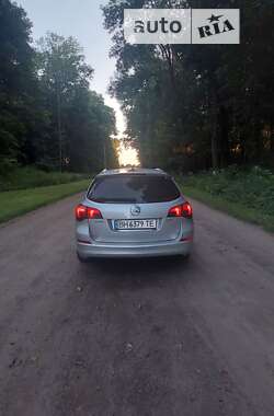 Универсал Opel Astra 2011 в 