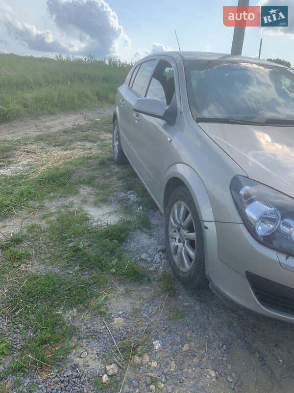 Хэтчбек Opel Astra 2007 в Львове