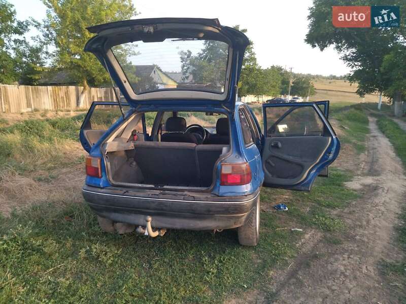 Хэтчбек Opel Astra 1993 в Тарутине