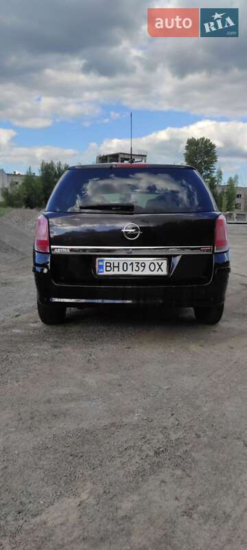Универсал Opel Astra 2010 в Обухове