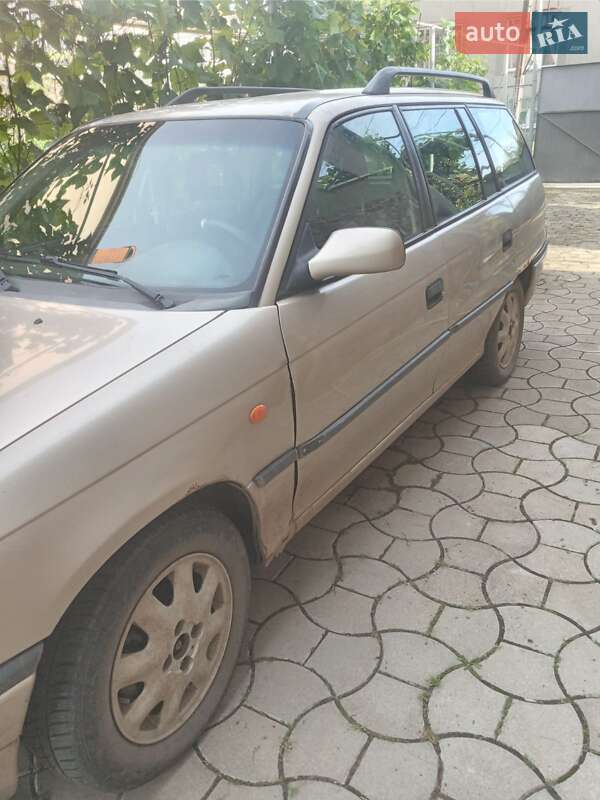 Универсал Opel Astra 1997 в Чопе
